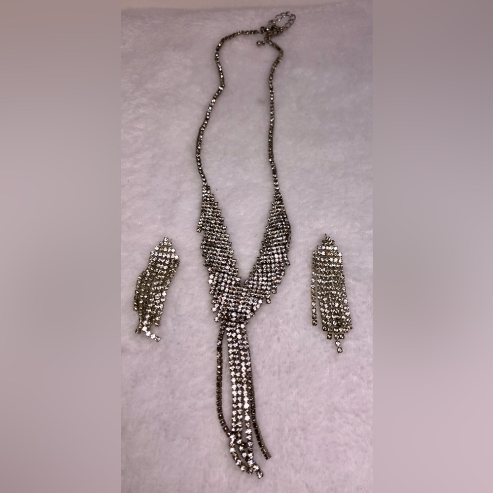 Stunning Chandelier Rhinestone Necklace-Earring Set - Picture 7 of 14